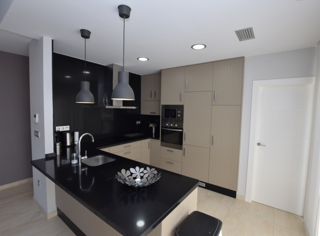 Wiederverkauf - Villa - Villamartin - Pau 8