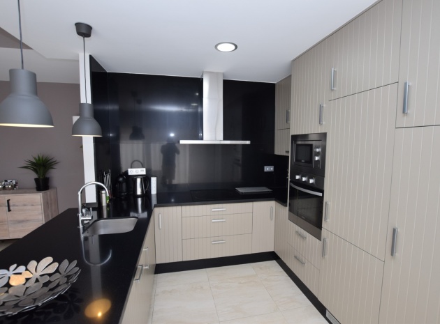 Wiederverkauf - Villa - Villamartin - Pau 8