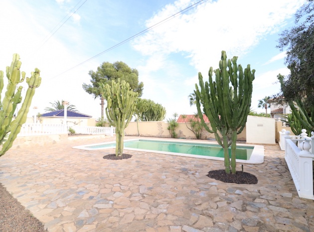 Resale - Villa - Villamartin - las filipinas