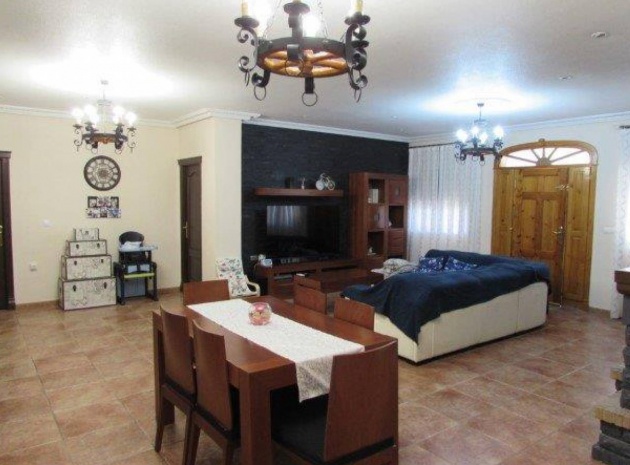Resale - Country Property - Dolores
