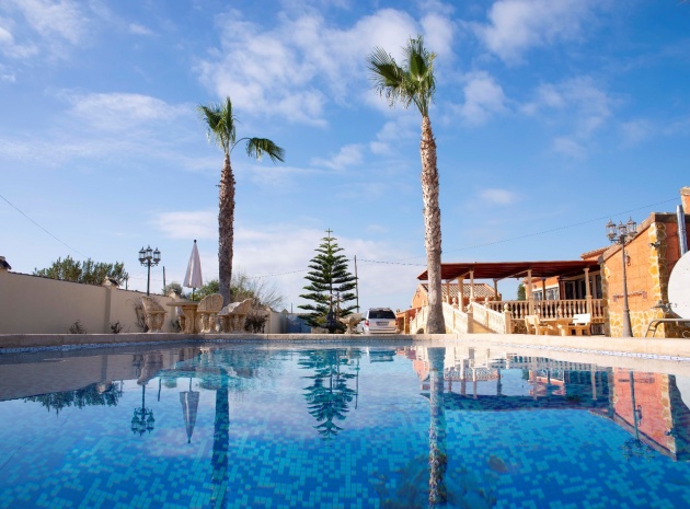 Återförsäljning - Country Property - Dolores