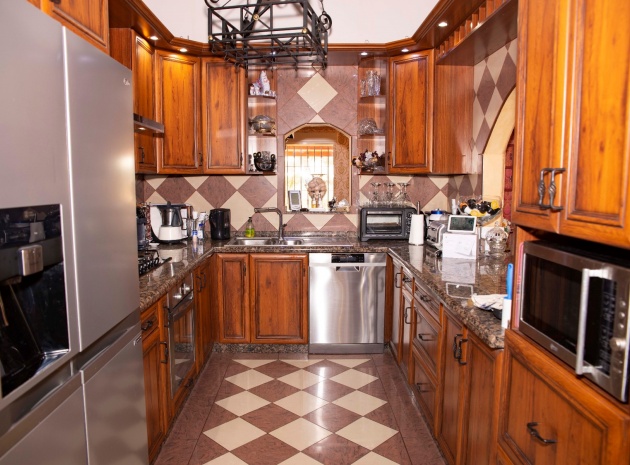 Återförsäljning - Country Property - Dolores