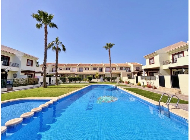 Resale - Townhouse - Ciudad Quesada
